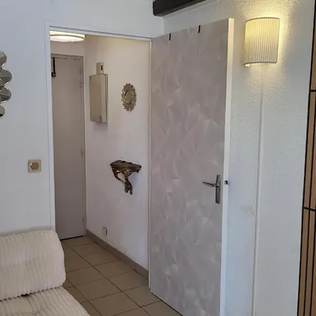 Charment Petit T2 En Duplex Piscine Lägenhet Sainte-Maxime