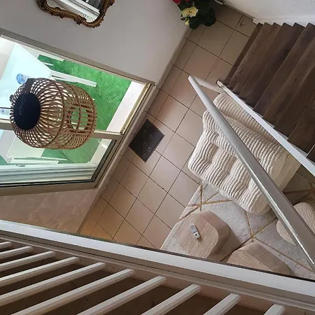 Charment Petit T2 En Duplex Piscine Lägenhet Sainte-Maxime