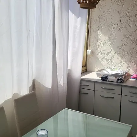 Charment Petit T2 En Duplex Piscine * Sainte-Maxime