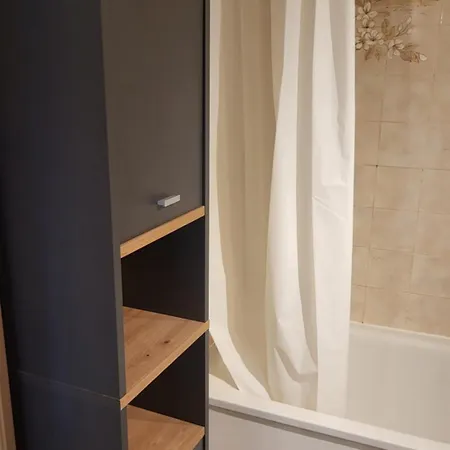 Charment Petit T2 En Duplex Piscine Lägenhet