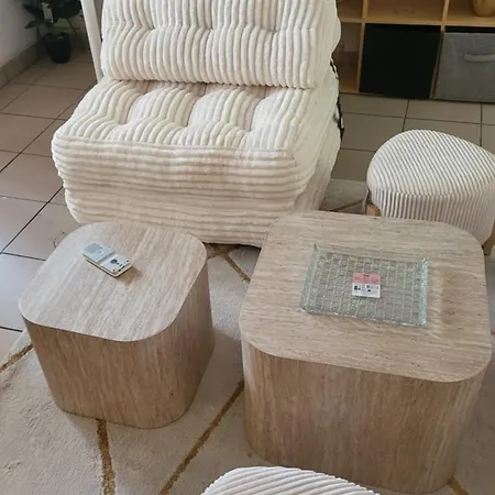 Charment Petit T2 En Duplex Piscine