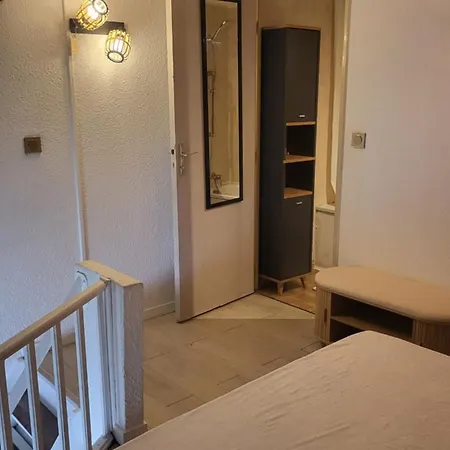 Charment Petit T2 En Duplex Piscine