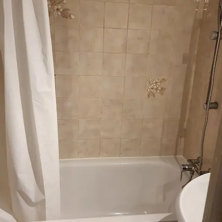 Charment Petit T2 En Duplex Piscine Lägenhet