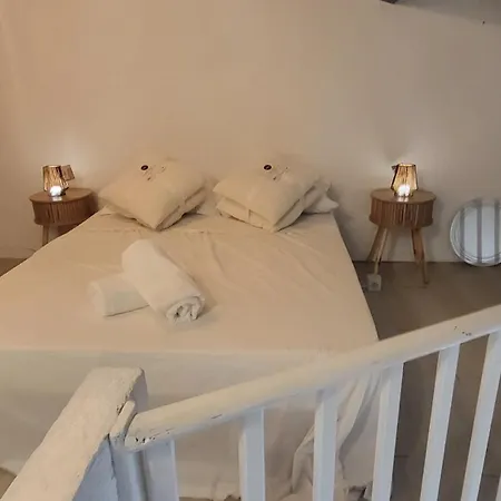 Charment Petit T2 En Duplex Piscine Lägenhet *